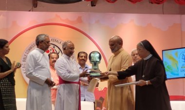 കെസിബിസി ബൈബിൾ സോസൈറ്റിയുടെ വചന സർഗപുരസ്കാരം ബഹു. ഫാ. മരിയദാസ് ഒ.ഐ.സി എറ്റുവാങ്ങി. 