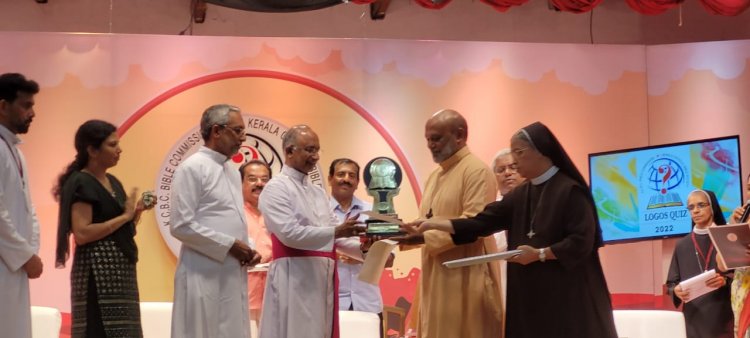 കെസിബിസി ബൈബിൾ സോസൈറ്റിയുടെ വചന സർഗപുരസ്കാരം ബഹു. ഫാ. മരിയദാസ് ഒ.ഐ.സി എറ്റുവാങ്ങി. 